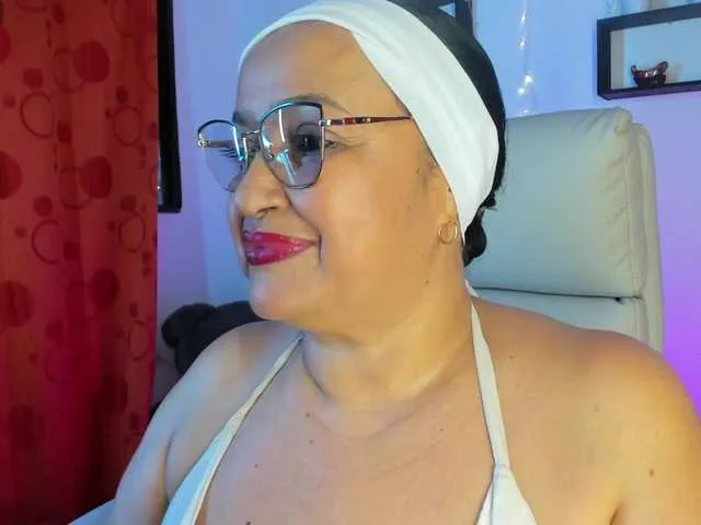 Gianahomi — Sensual and very erotic dance, I don't get naked in public, only private, we use the tip menu @remain