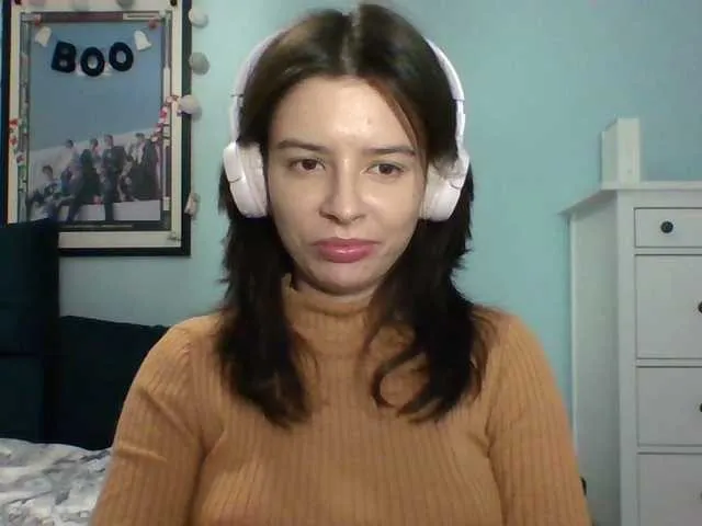 BongaCams Larice is Freechat Larice — What turns me on the most is talking about sensual fantasies, kissing and licking, teasing, sexy lingerie, high heels, when you treat me like a princess