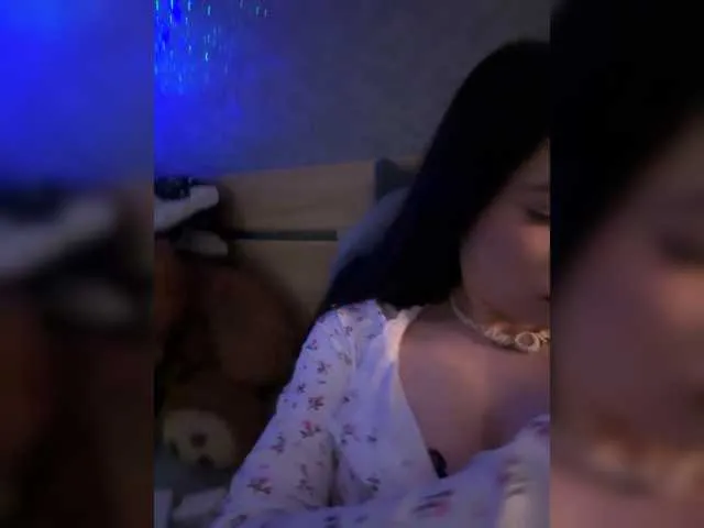 liawyx — Hi, I'm 20 years old, brunette, skinny, brown eyes, short height