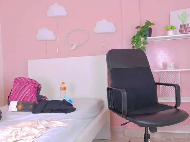 SeleneGibson —  SELENE | Sexy MILF, experience and a lot of flirting #milf #bigass #bbw #pantyhouse