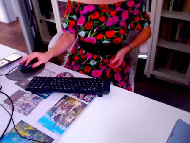 xxangelcatxx — HelloI have something sweet and tempting for you. Will you come in? ***angelina40