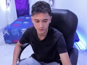 Chaturbate aron_boyy is Group aron_boyy — Spy on my private for 12 tokens/minute.  #sexy #love #private