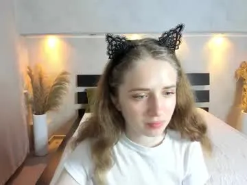camilla_kelly — GOAL: hand bra [0 tokens remaining] Hi im Camilla and i want to have fun with you #skinny #shy #nonude #lovense #new