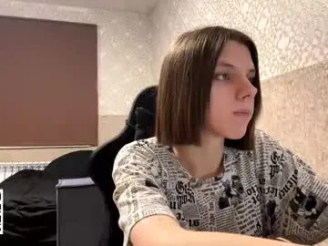 elinhelser — G: show top  Hi guys! I'm here #new my name is Elisa, I'm #18  #shy #teen #young  [73 tokens remaining]