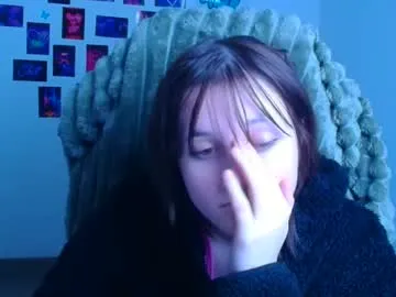 evie_leee — GOAL: Change outfit [150 tokens remaining] Welcome to my room! <3 #new #teen #shy #cute #18