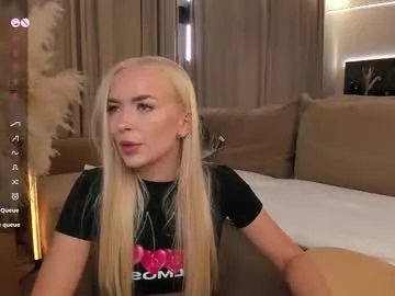 ewagreen — RIDE DILDO [1499 tokens left] #new #lesbian #anal #blonde