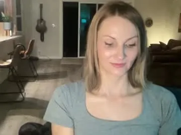 kaileeshy — guessing game, win and i'll show tots [326 tokens remaining]