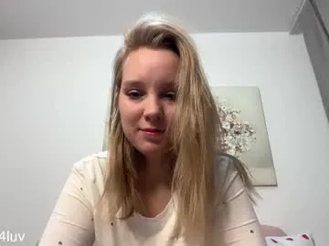 l1n4luv — Hiii, my name Lina !!!! GOAL:  soft touch my belly  #shy #18 #blonde #bigboobs  [35 tokens remaining]