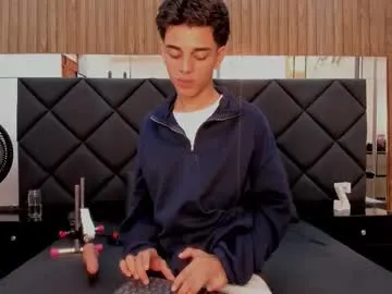 owen__johnson — GOAL: Hot show [44 tokens remaining] Welcome to my room! #18 #bigcock #fuckmachine #dildo #cum