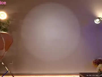 pinkheart_ — The longest legs -- Current Goal: TOPLESS & HANDJOB at 700 tokens -- Next Goal: NO PANTIES -- #pantyhose #stockings #feet #heels #mistress [655 tokens to goal]