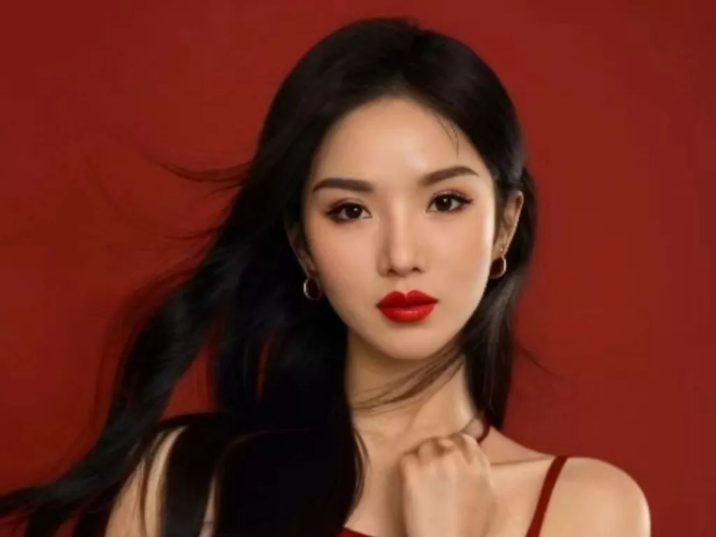 AnniDianna — A girl who loves to laugh always has good luck.Accompany your lonely moments with my time