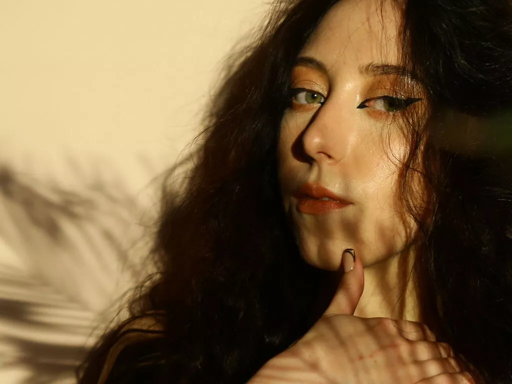 EvaCreek — I love the connection between people, it's much more interesting. I am honest with you, and I will not do what I do not like, I prefer to have sincere pleasure here and give it to you. Among other things, I am fascinated by bdsm, dirty talk, deep,...