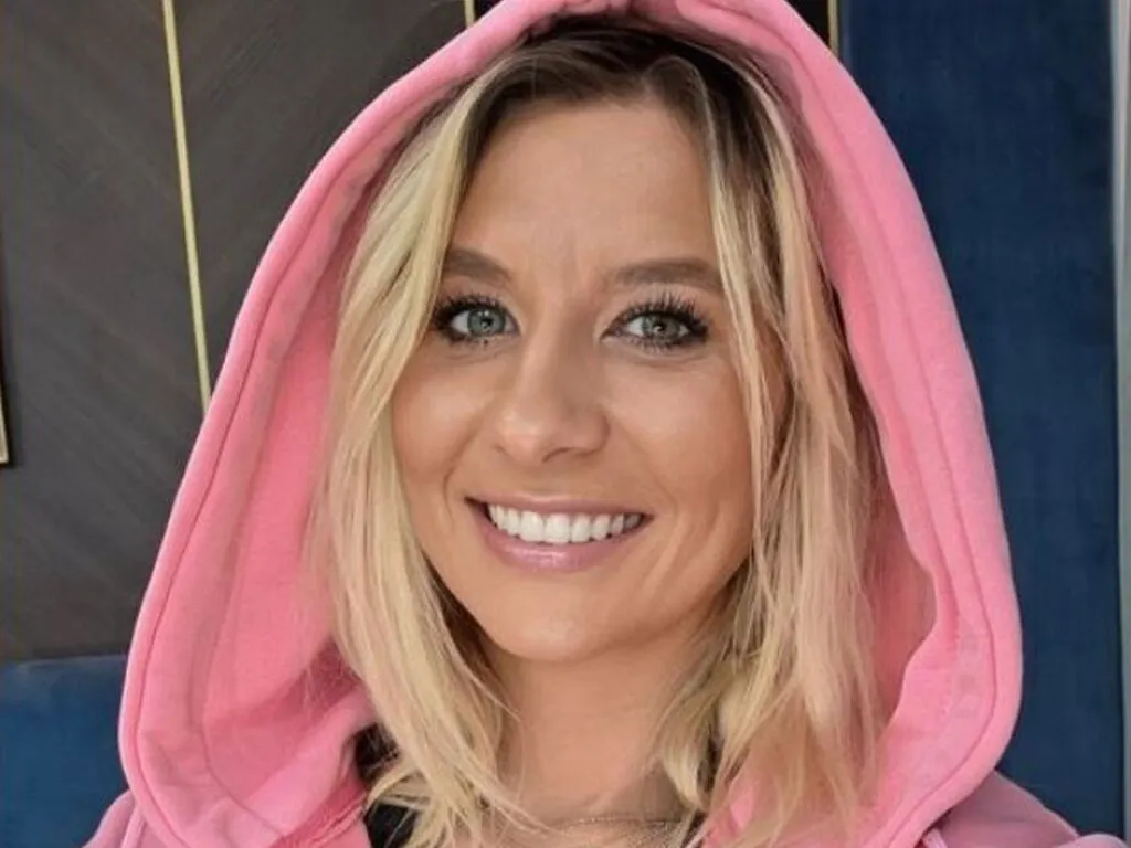 KaylinJan — I like slow teasing, deep eye contact, playful flirting, and conversations that spark real heat. I'm drawn to confidence, good vibes, and someone who knows how to keep my mind and body curious. I love when desire builds slowly... then becomes...