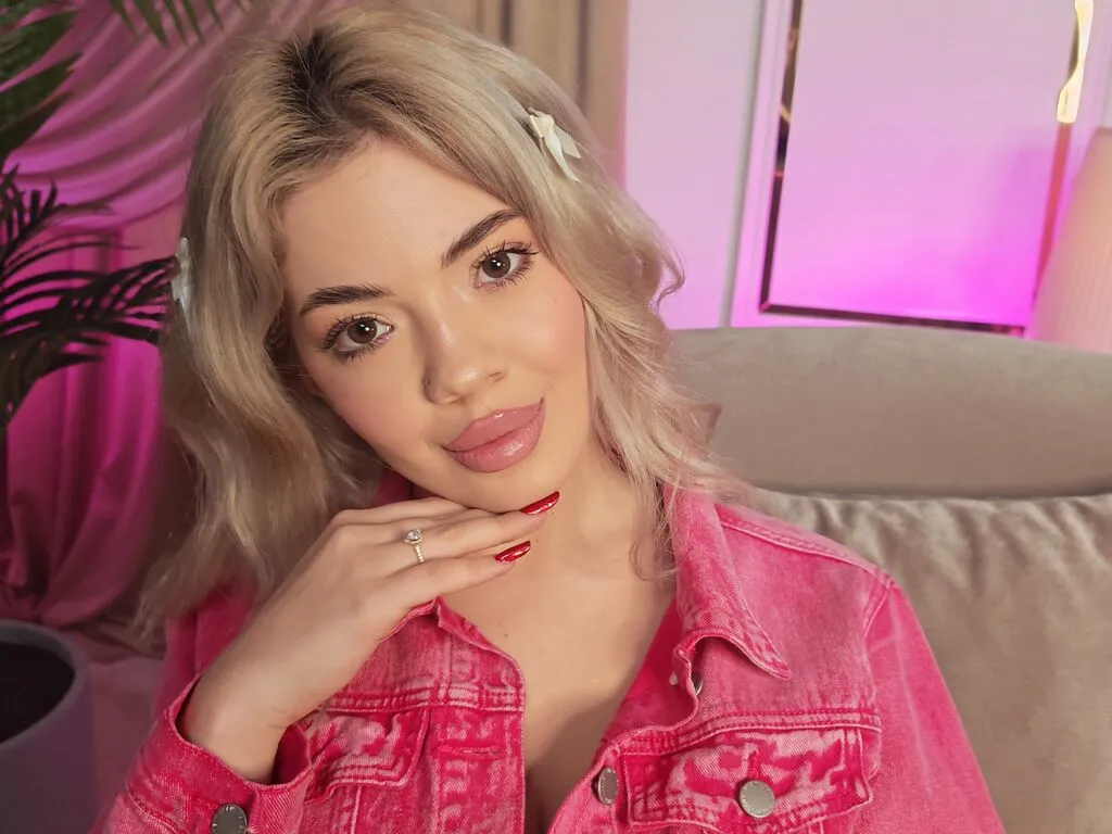 MissyMoon — Sweet conversations, genuine attention, playful teasing, and good energy.