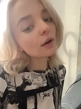 aka_Blonde on StripChat