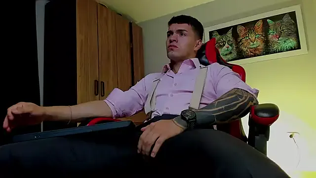 ALPHA_DOMINUS_ — Sin ropa y con la polla dura :devil: