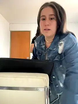 Amber_rose_outdoors — showing my friend my ass