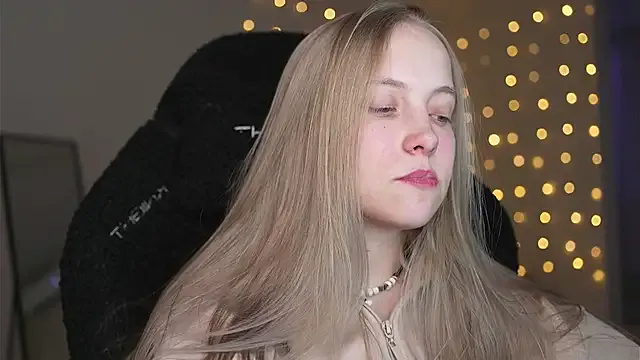 Appr0ved_ on StripChat