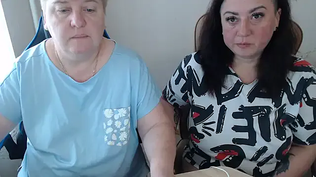 Bertie_Adeline — hot kiss and boobs of two girls))