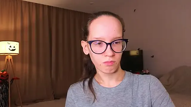 StripChat BettyBrowni is Freechat BettyBrowni — bare back