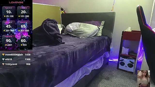 Blondiewithanass — double penetration