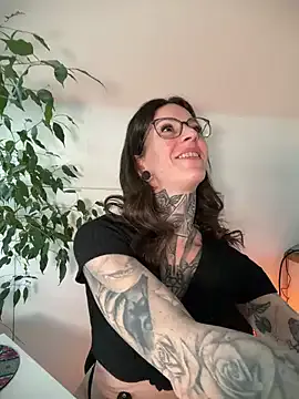 BrownieyQueen — Show  spit on it + LT