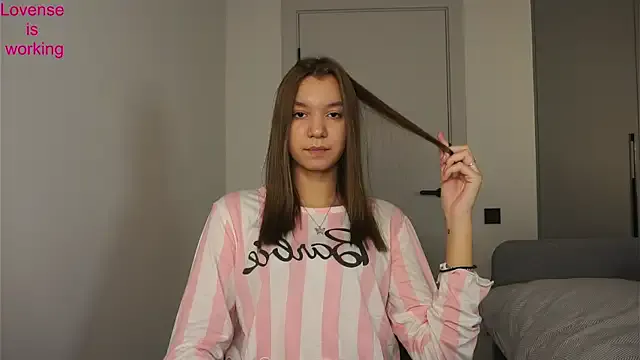 StripChat BrynnHolverson is Freechat BrynnHolverson — Slowly remove my top