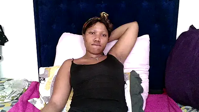 BUNNYCHOWX28 on StripChat 