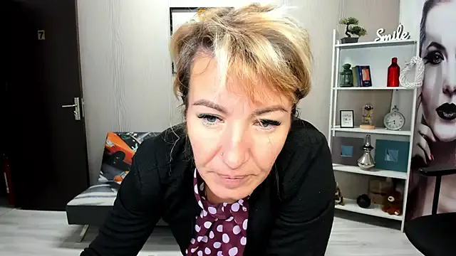 Cassandra_Hotty — bra down