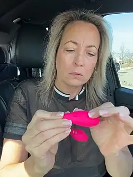 Cherry-red-xo — Super risky squirt in dressing/bathroom