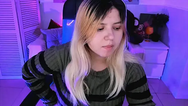 DiaAngell on StripChat