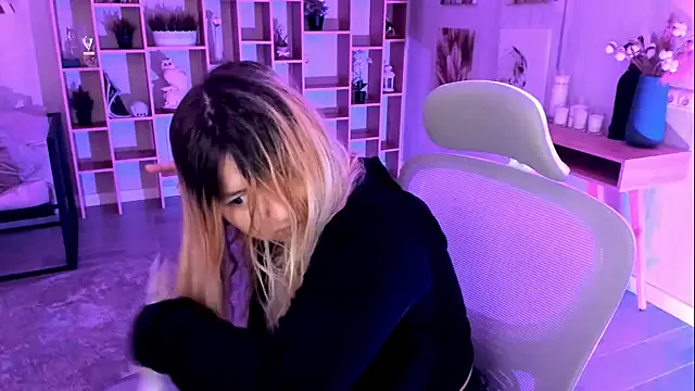 DiaAngell on StripChat