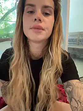 EmiliaCatalina — surprise