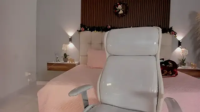 Emma23__ on StripChat
