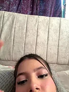 EmmiiGlow on StripChat