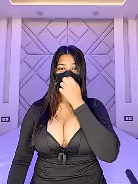 StripChat GFndBF is Freechat GFndBF — Show boobs and last tipper name on boobs