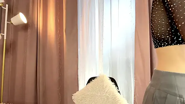 GlaydsLeveto — camel toe close