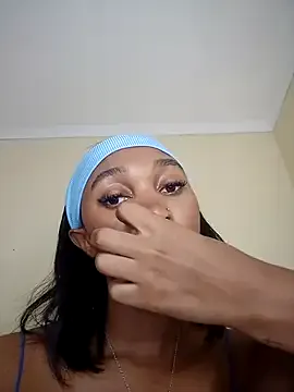 StripChat Hannah_107 is Freechat Hannah_107 — Sit on your face pantyless