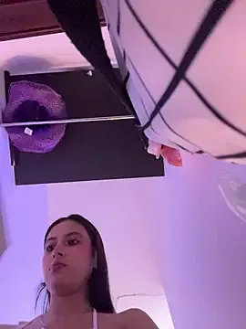 Juanita-Diaz — BIG SQUITR + TOPLES  