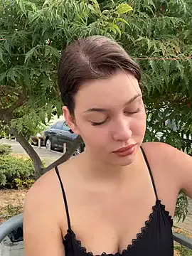 KikiWatson — Show pussy in public