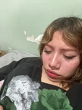 latinahorny11 — Off shirt, sin blusa 