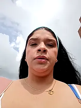 Layla-daring — Show pussy plus clitoral clamps