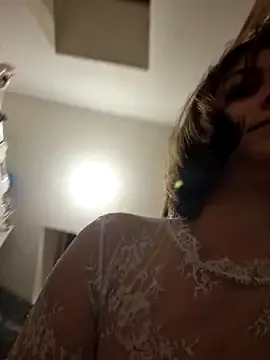 LoLa-69-X — 4 doigts dans le cul