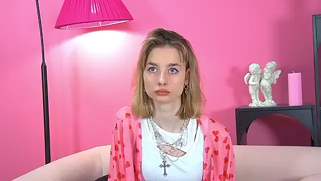 MerlinMeyer — for beautiful white pajamas for streamin