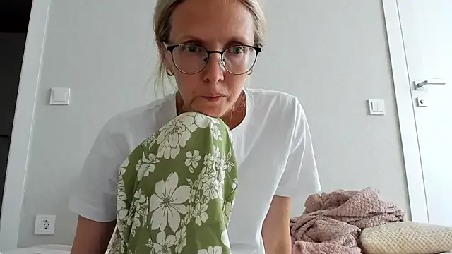 MollyStory — Sexy Finger Masturbation