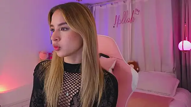 StripChat Nallah_ is Private Nallah_ — oil on my body