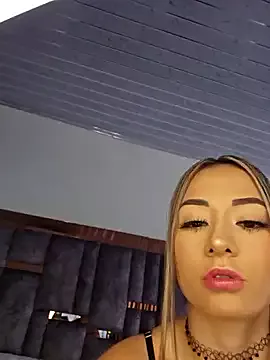 Natasanz on StripChat