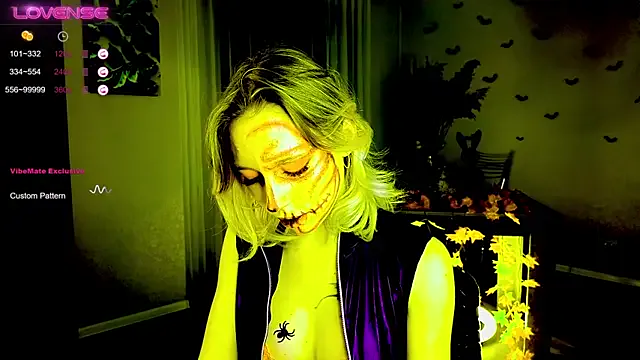 StripChat NyxaThorn is Freechat NyxaThorn — smile + wink