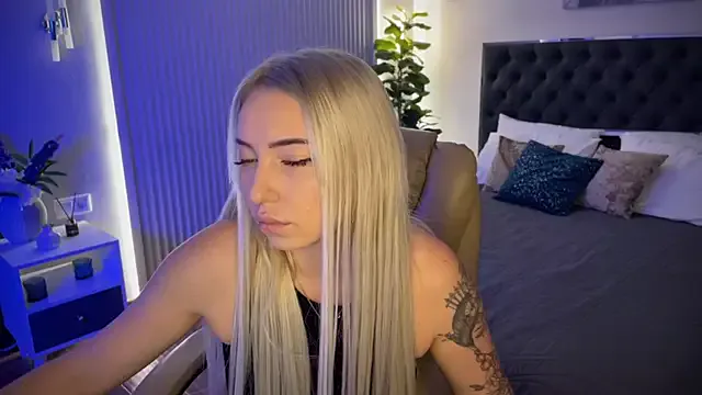 OhMyEmma — Emma slap your ass 5 hard times