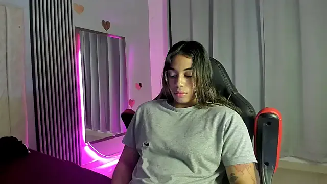 StripChat rachell_owen is Freechat rachell_owen — naked with oil